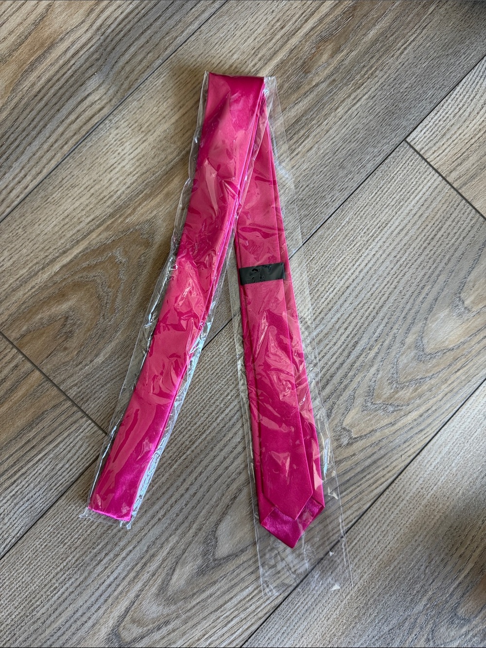 Men's Solid Hot Pink Neck Tie - Picture 1 of 2